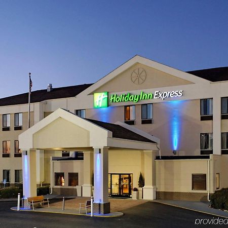 Holiday Inn Express Metropolis By Ihg Εξωτερικό φωτογραφία