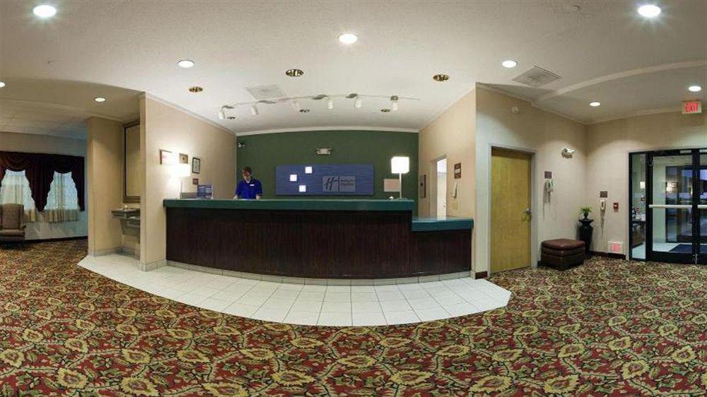 Holiday Inn Express Metropolis By Ihg Εξωτερικό φωτογραφία