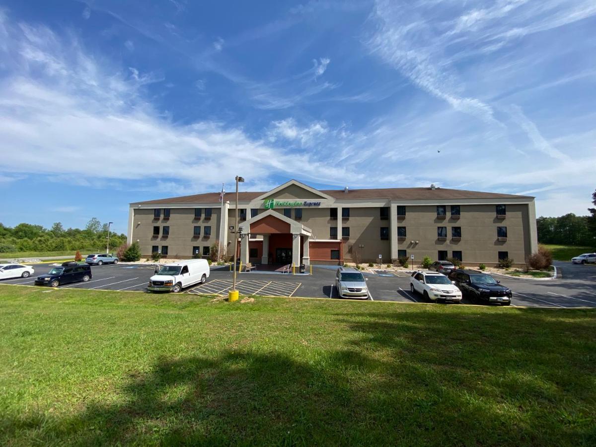 Holiday Inn Express Metropolis By Ihg Εξωτερικό φωτογραφία