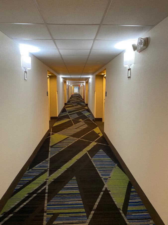 Holiday Inn Express Metropolis By Ihg Εξωτερικό φωτογραφία