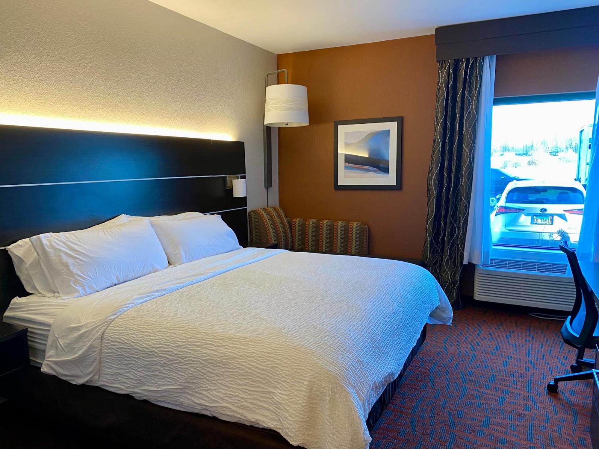 Holiday Inn Express Metropolis By Ihg Εξωτερικό φωτογραφία