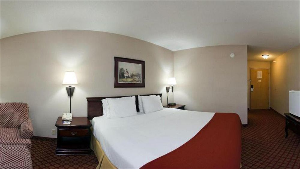 Holiday Inn Express Metropolis By Ihg Εξωτερικό φωτογραφία