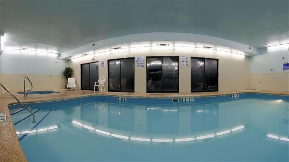 Holiday Inn Express Metropolis By Ihg Εξωτερικό φωτογραφία