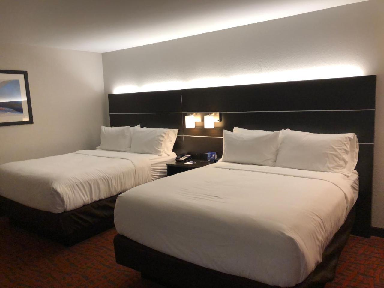 Holiday Inn Express Metropolis By Ihg Εξωτερικό φωτογραφία
