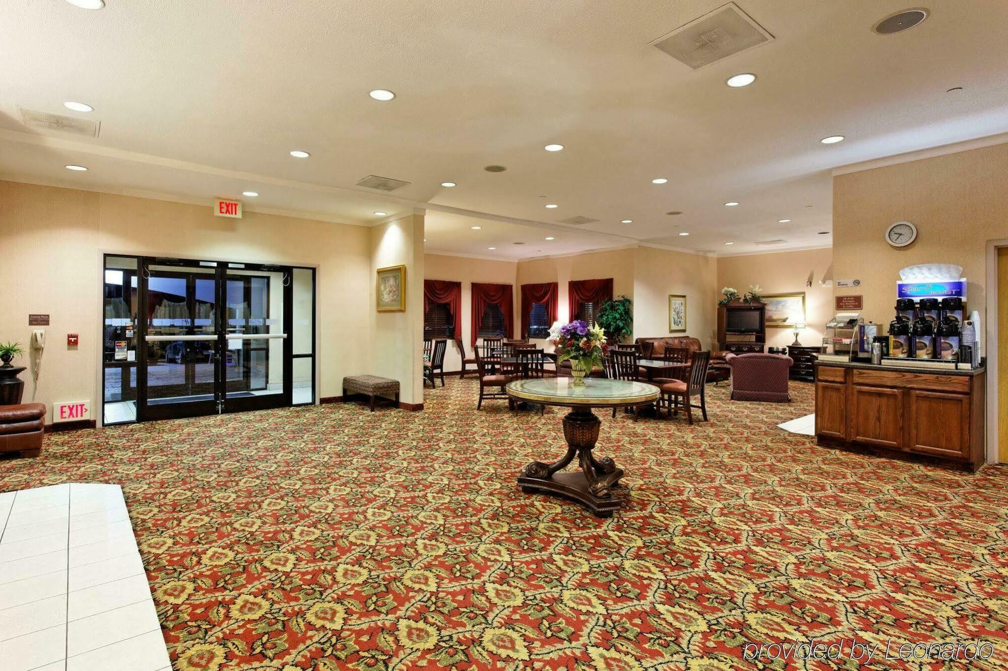 Holiday Inn Express Metropolis By Ihg Εξωτερικό φωτογραφία