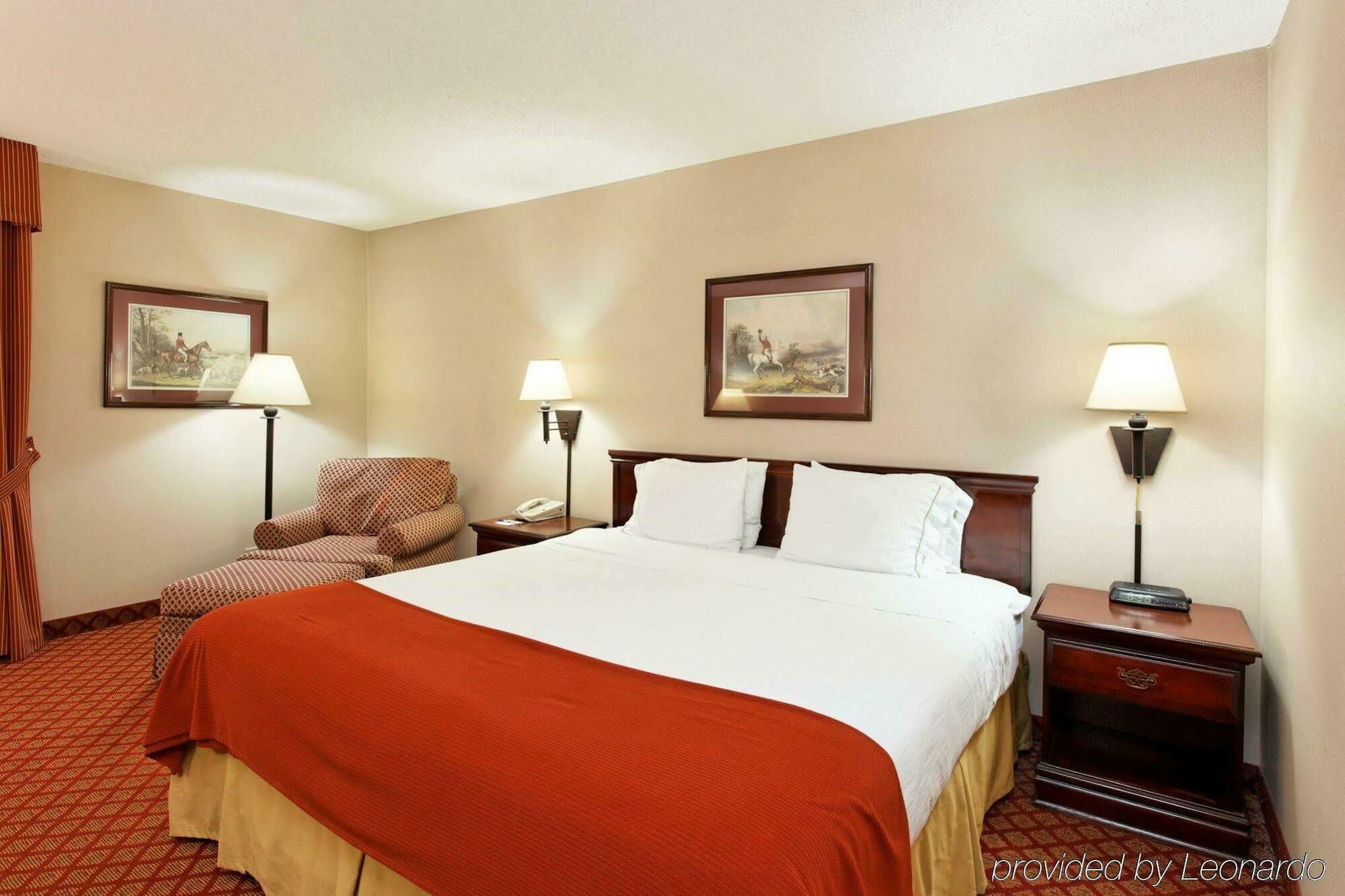 Holiday Inn Express Metropolis By Ihg Εξωτερικό φωτογραφία