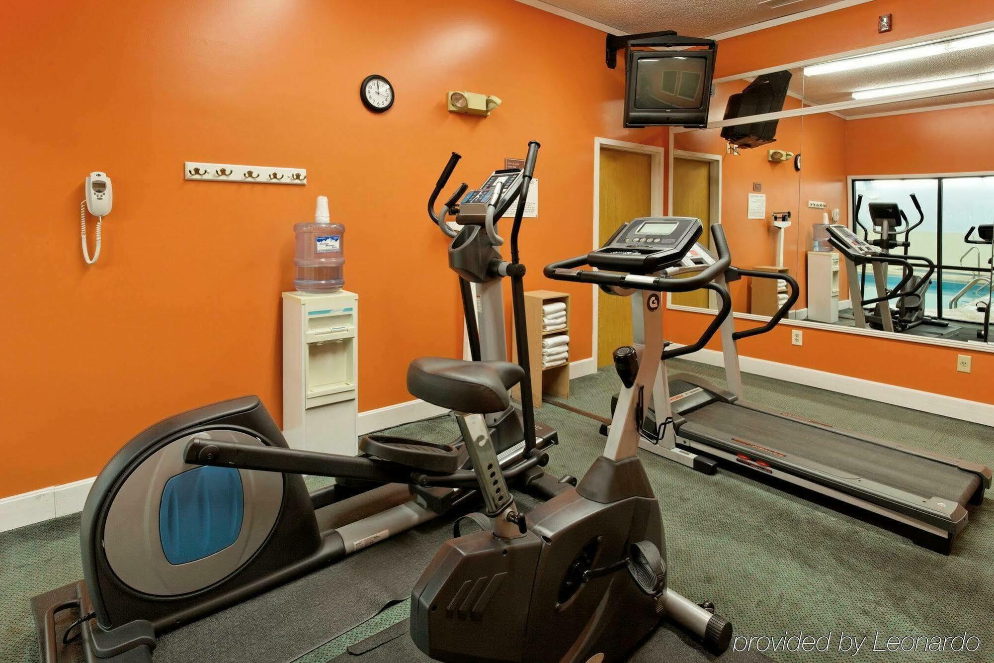 Holiday Inn Express Metropolis By Ihg Εξωτερικό φωτογραφία