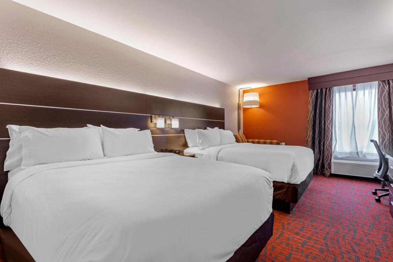 Holiday Inn Express Metropolis By Ihg Εξωτερικό φωτογραφία