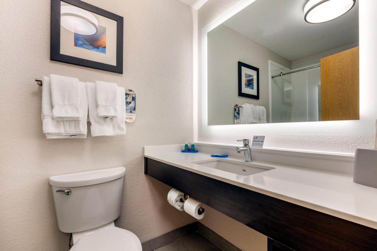 Holiday Inn Express Metropolis By Ihg Δωμάτιο φωτογραφία